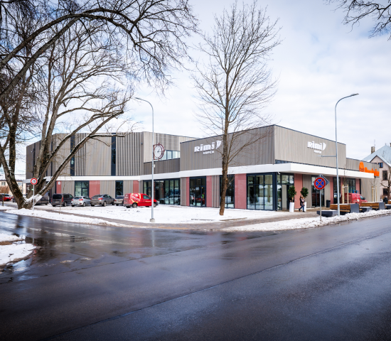 A new shopping center "Mandarīns" has opened in the heart of Carnikava, on Atpūtas Street 1.